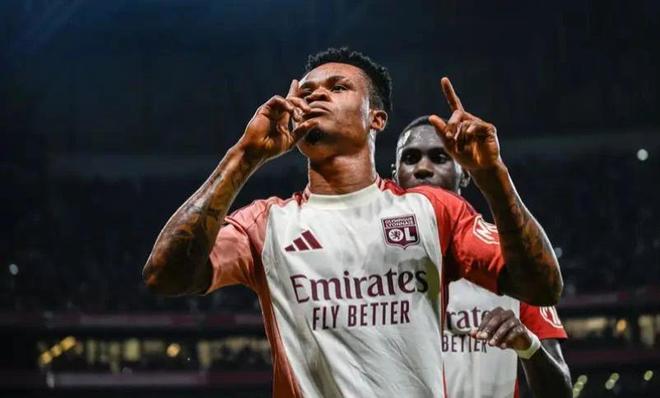 威廉斯以他 威廉斯以他